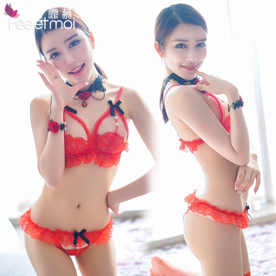 哩士三點式開襠露乳比基尼珍珠套裝